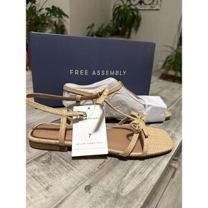 Free Assembly Womens Raffia Bow Flat Sandals Tan Beige Memory Foam Size 7 NEW